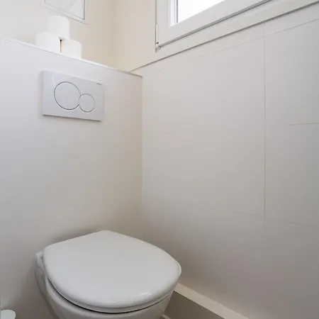 The 15 Place Apartment *