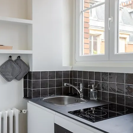 The 15 Place Apartment Paris
