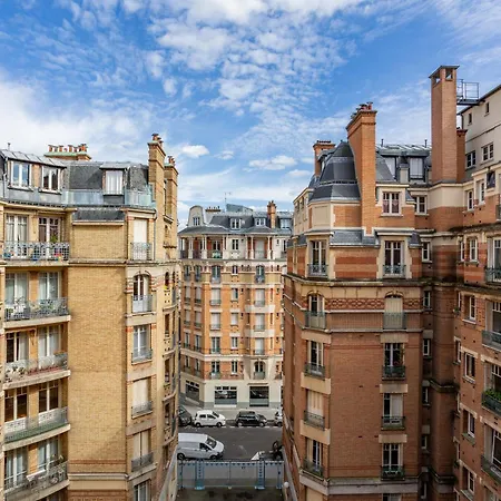The 15 Place Paris